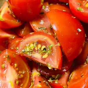 食べるオリーブオイルで冷やしトマト